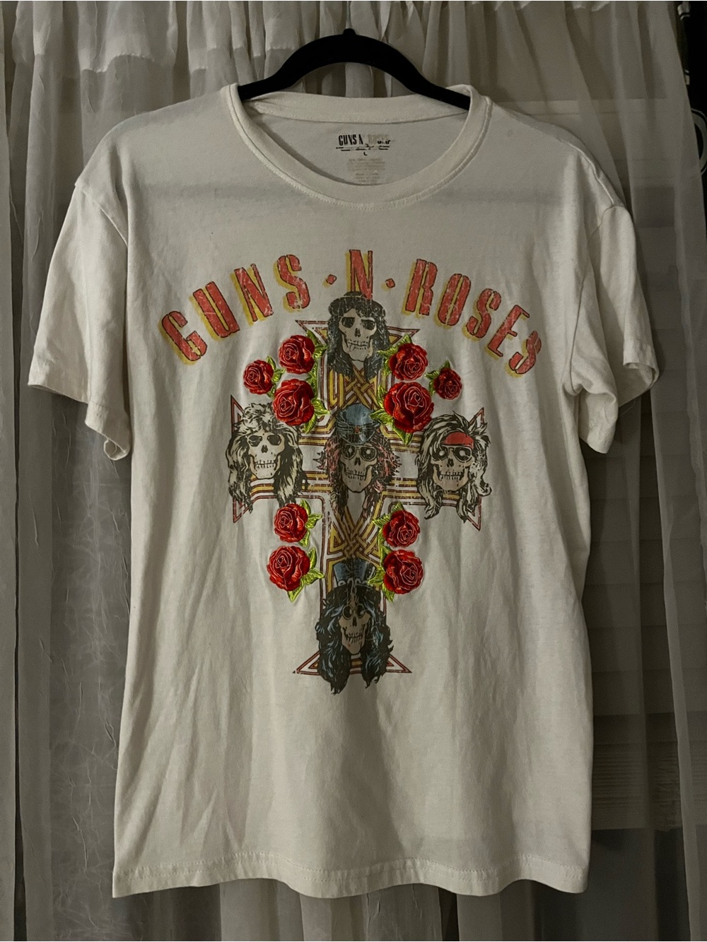 Guns N' Roses White Graphic Band Tee with Red Rose Accents